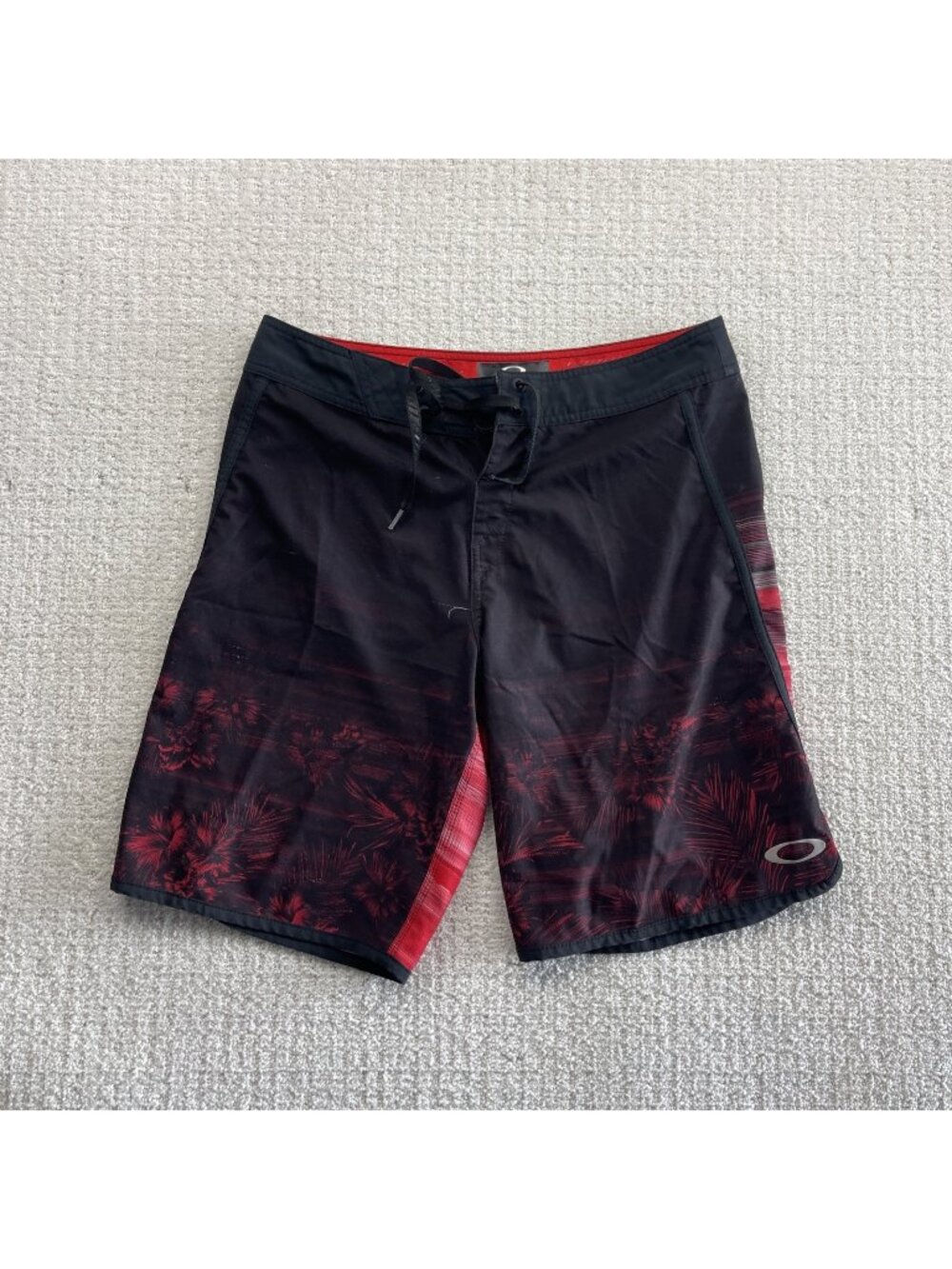 Oakley Blade Board Shorts Swim Trunks Surf  Mens 32 Grunge Floral Dark Red